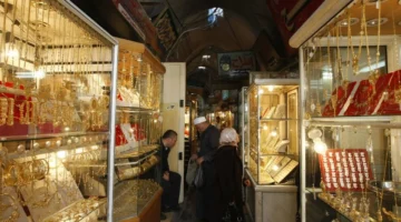 سعر الأونصة يقترب من 4600 دولار.. تطورات جديدة في سوق الذهب العالمي